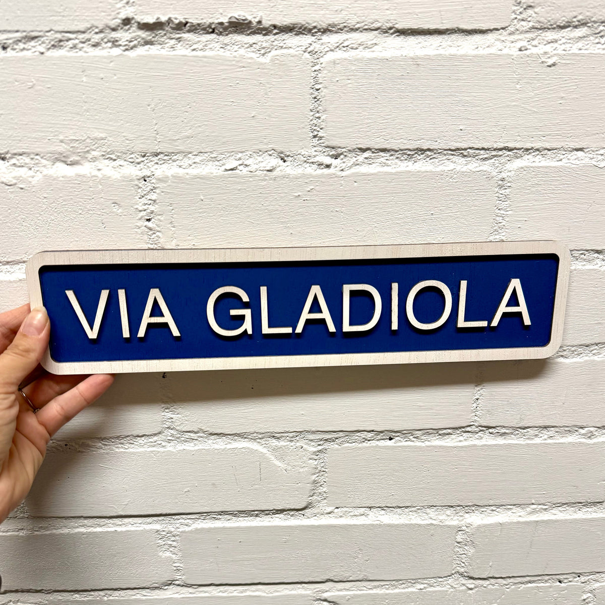 Houten straatnaambord Via Gladiola